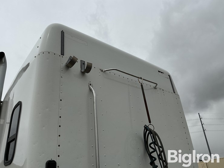 2013-freightliner-coronado-132-image-10