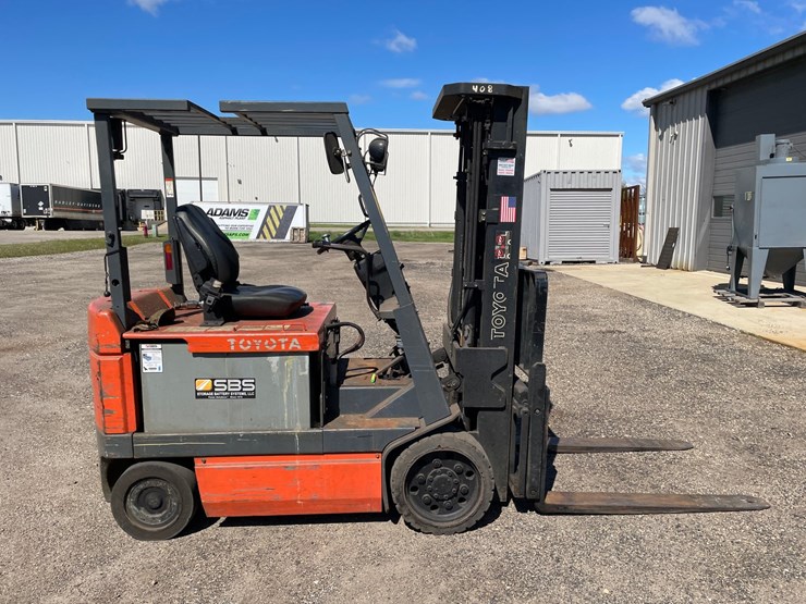 #4537-•-toyota-electric-forklift-image-4