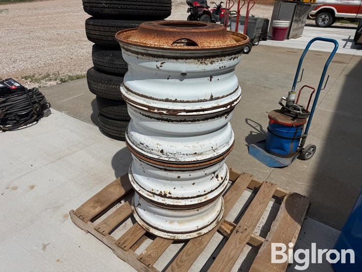 11r24.5-steel-rims-image-2
