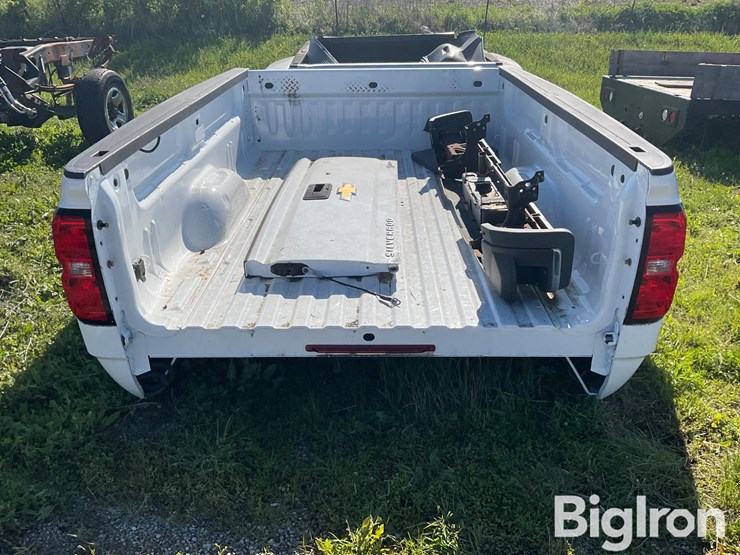 2016-chevrolet-3500-image-6