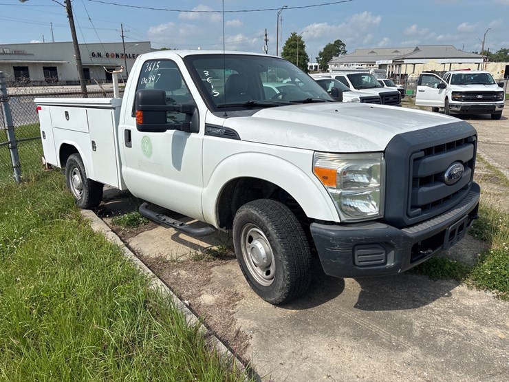 #43-•-2012-ford-3/4-ton-service-body-truck-image-2
