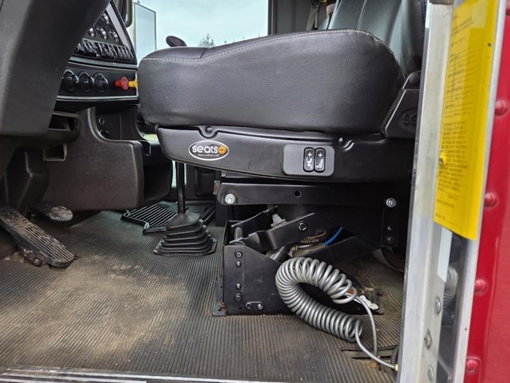 2012-kenworth-t800-image-10