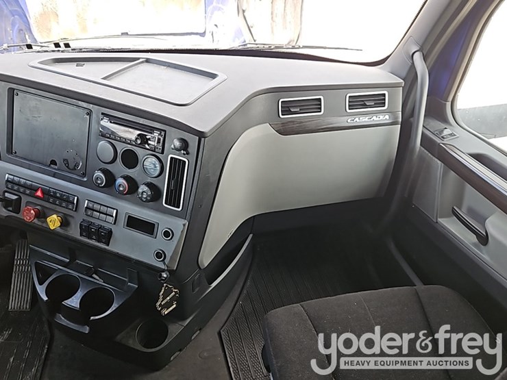 2019-freightliner-cascadia-125-image-37
