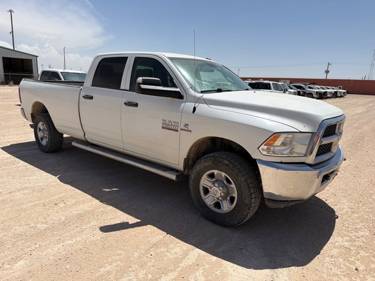 2016-dodge-ram-3500-image-3