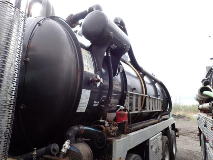 inoperable-2005-mack-cv713-granite-tri/a-vacuum-tr-image-44