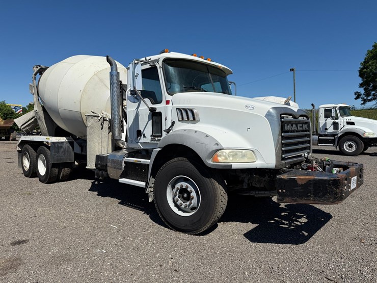 #4-•-2014-mack-granite-concrete-truck-image-1