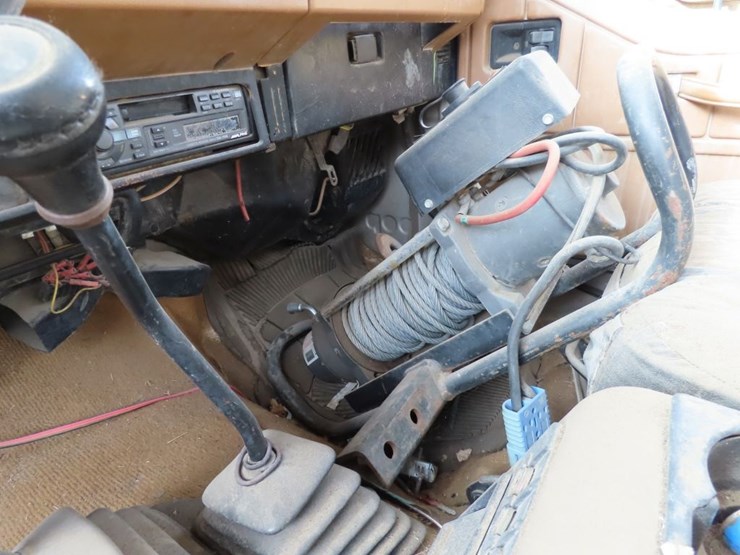 1995-jeep-wrangler-image-12