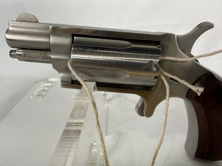 #78-•-north-american-arms-22-magnum-revolver-w29951-image-5