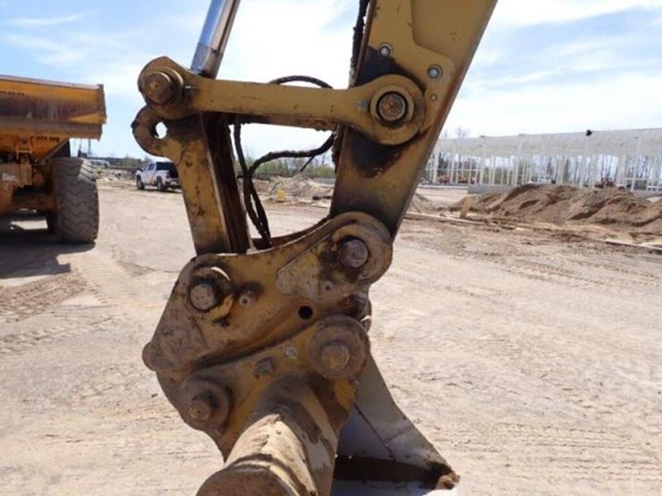 2021-caterpillar-323-image-18