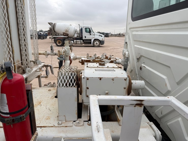 2013-international-durastar-4300-image-10