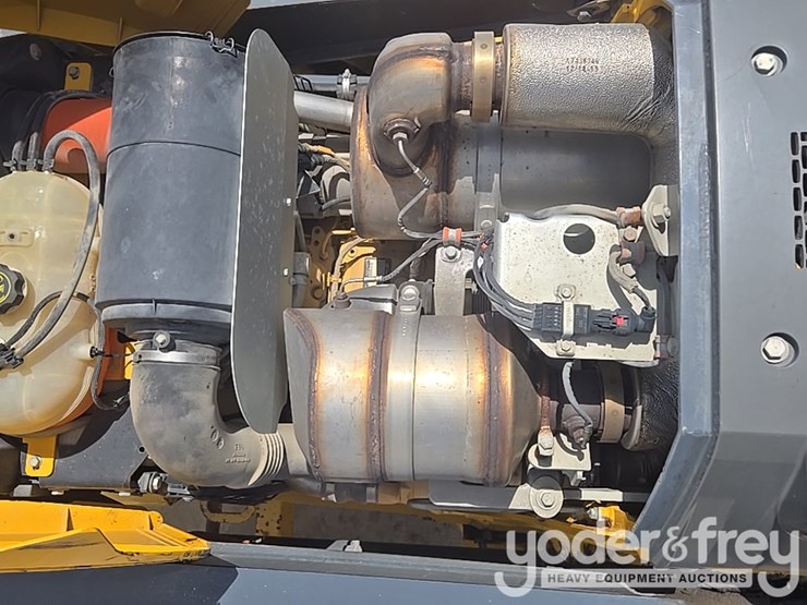 2020-deere-310sl-image-33
