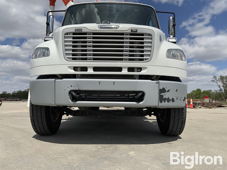 2016-freightliner-m2-106-image-17