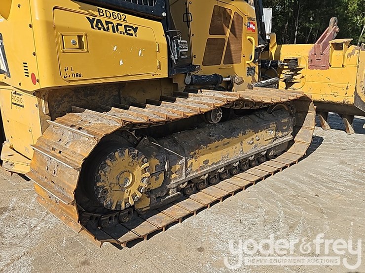 2016-caterpillar-d5k2-lgp-image-15