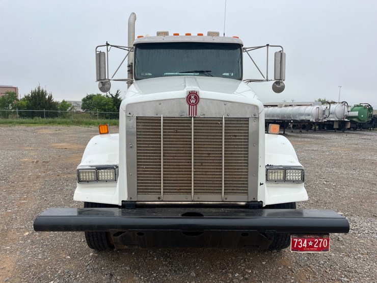 2012-kenworth-t800-image-2