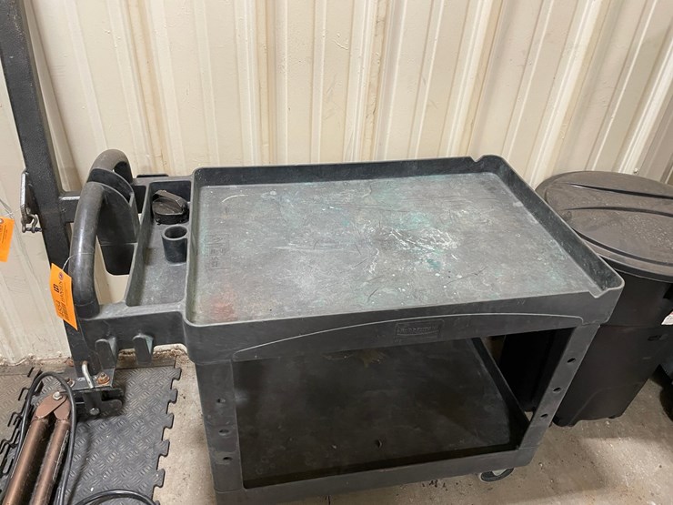 #4554-•-rubbermaid-poly-cart-image-2