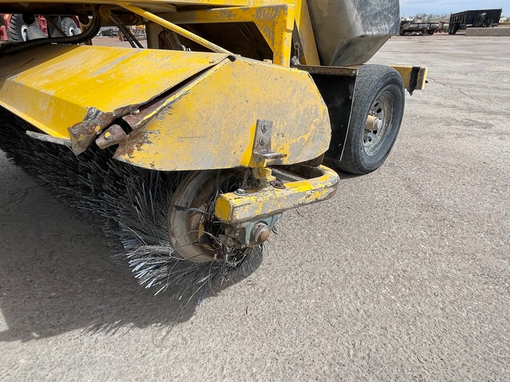2017-superior-broom-dt80k-image-40