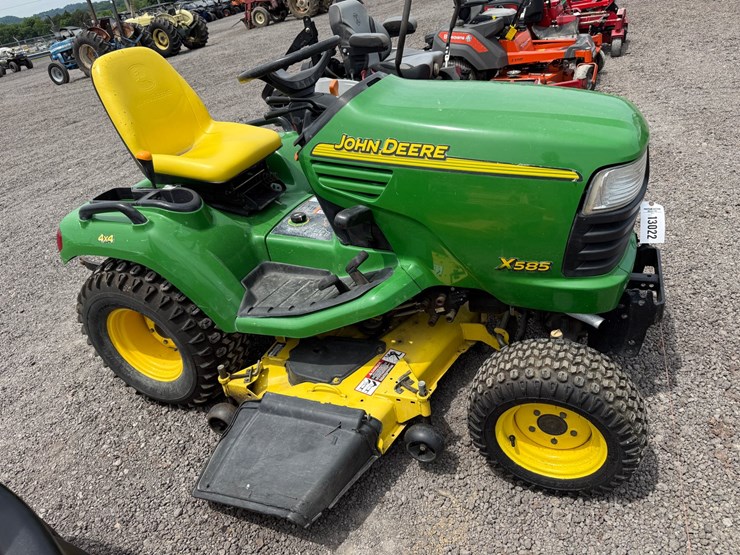 john-deere-x585-image-1