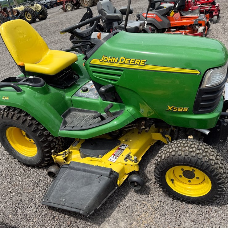 JOHN DEERE X585