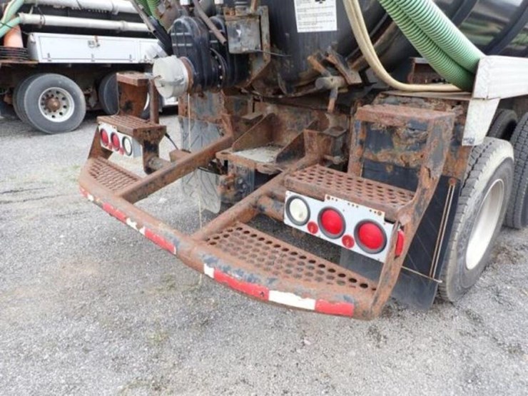 inoperable-2005-mack-cv713-tri/a-vacuum-truck-1m2a-image-59