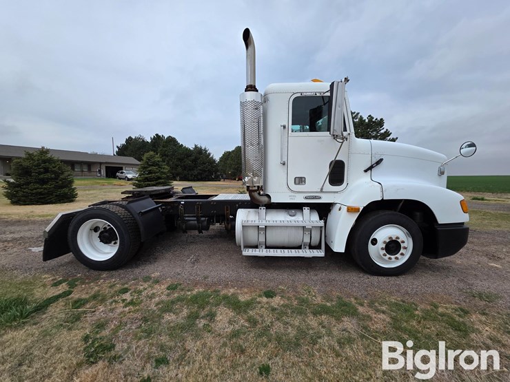 1999-freightliner-fld112-image-4