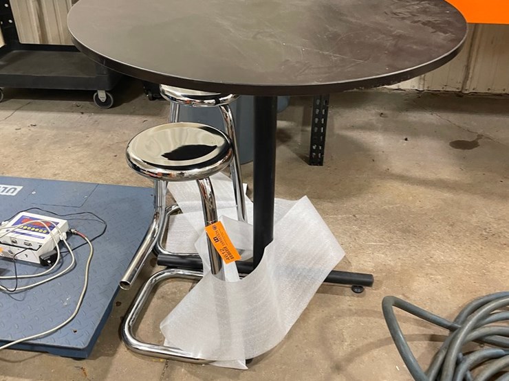#4612-•-table-with-(2)-stools-image-1