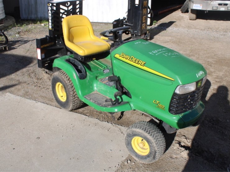 john-deere-lt160-image-1