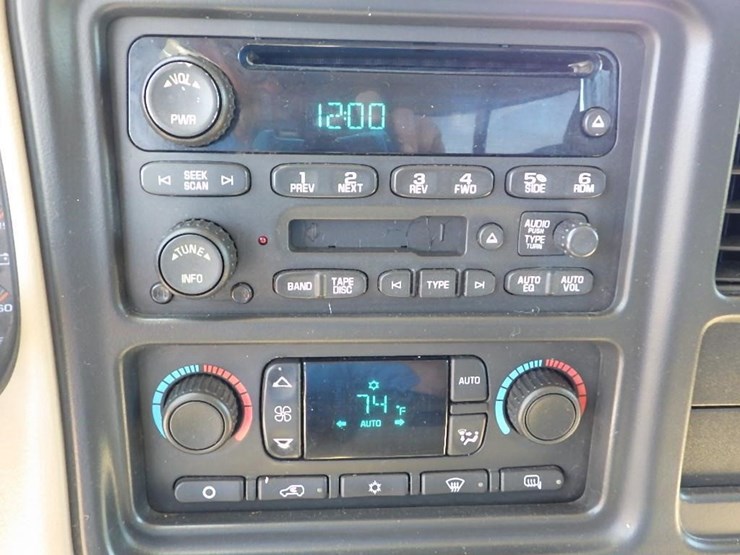 2005-chevrolet-silverado-3500-image-39