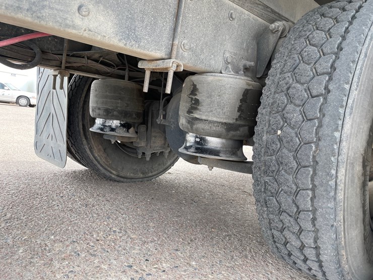 2008-freightliner-m2-106-image-56