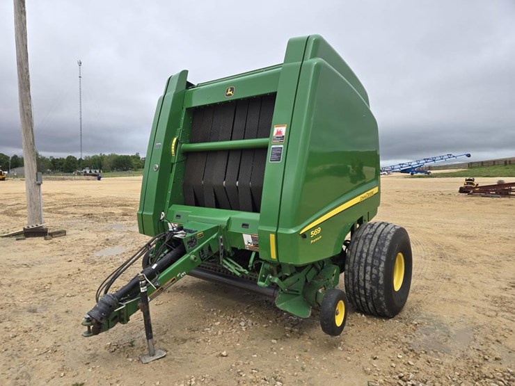 john-deere-569-premium-image-3
