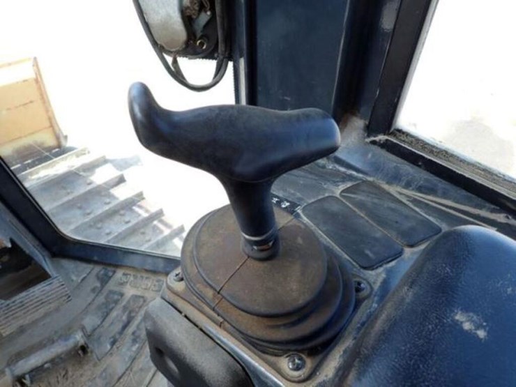 2005-deere-450j-lt-image-13
