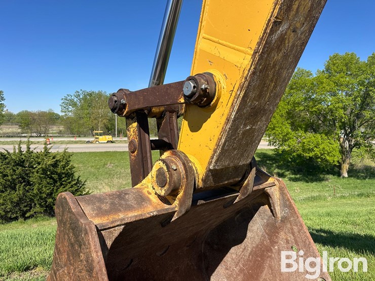 caterpillar-350l-image-15