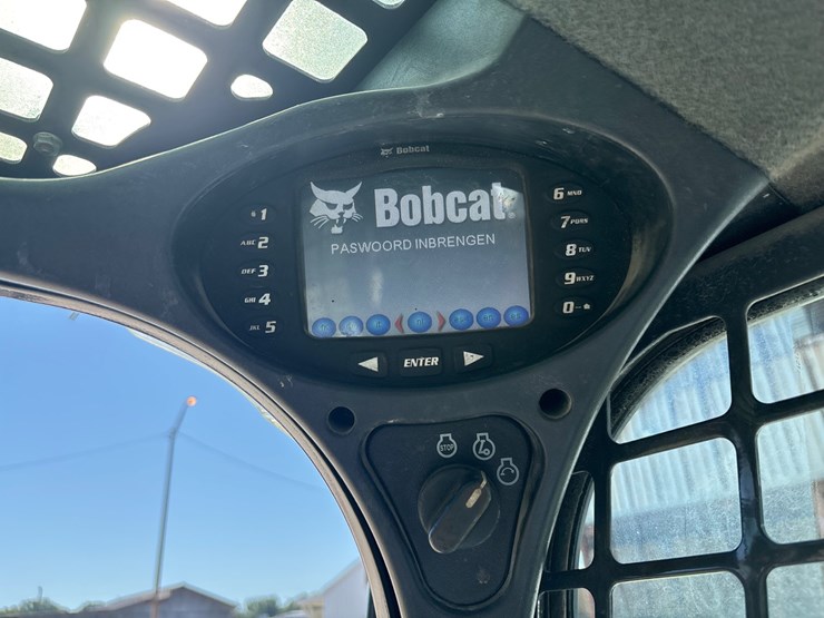 #2-•-2015-bobcat-loader-image-10