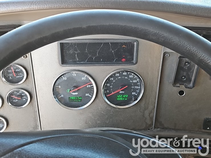 2016-kenworth-t300-image-31