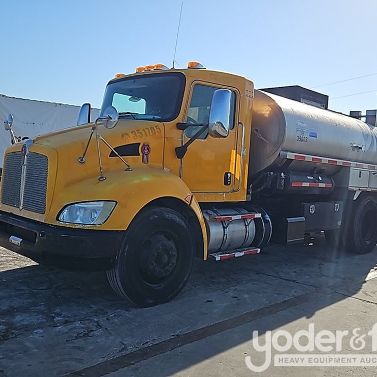 2016 KENWORTH T300
