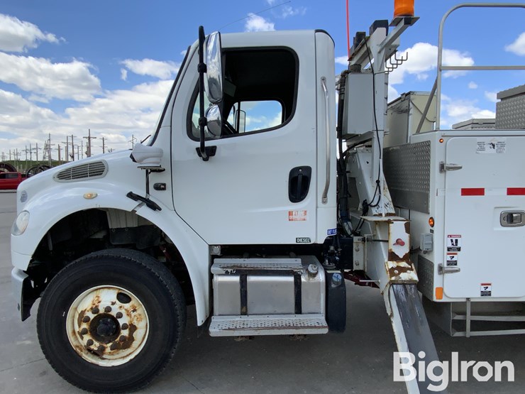 2016-freightliner-m2-106-image-20
