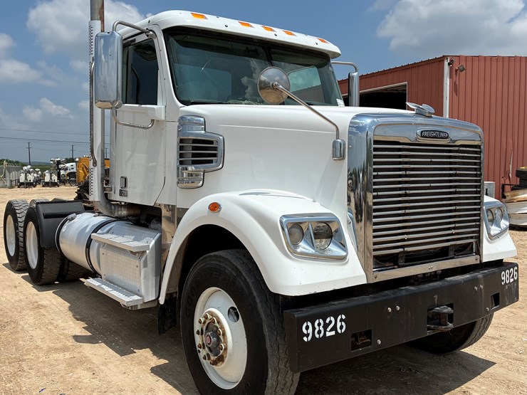 2016-freightliner-coronado-122-sd-image-3