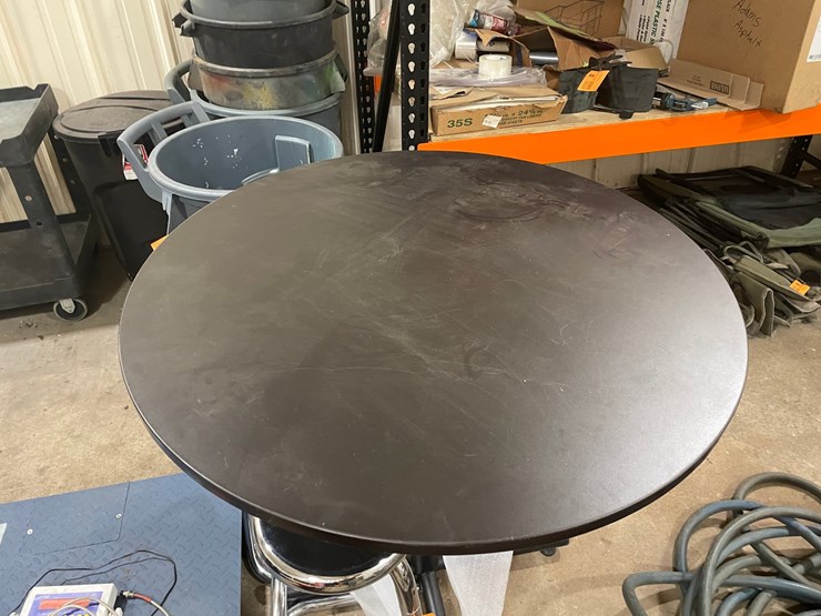 #4612-•-table-with-(2)-stools-image-2