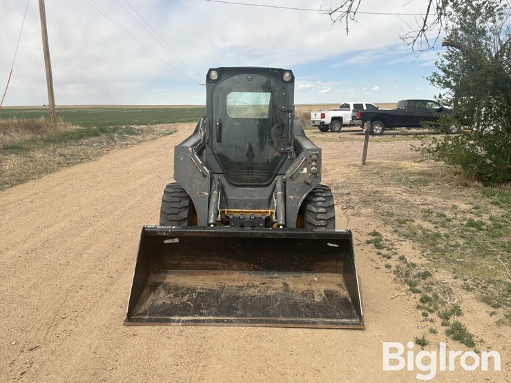 2017-deere-324e-image-2