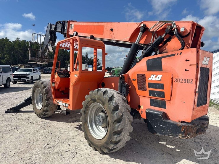 2018-jlg-10054-10,000lb-4x4-rough-terrain-telehandler-image-4