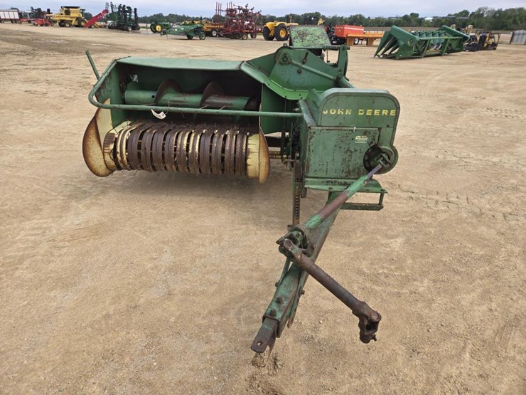 john-deere-24t-image-2