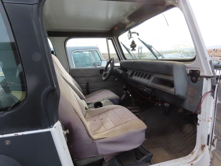 1990-jeep-wrangler-image-7