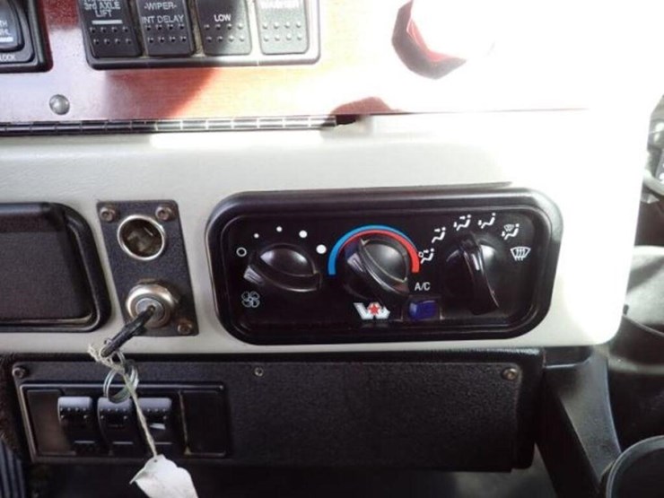 2013-western-star-4900sb-image-19