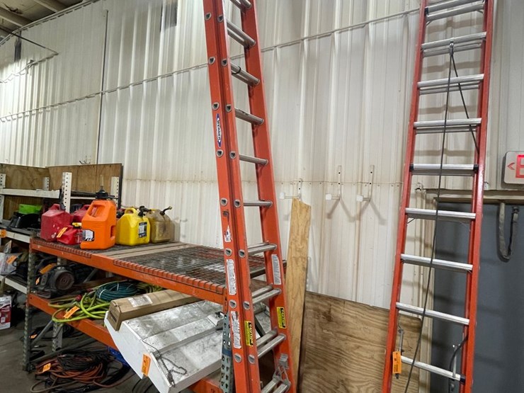 #4581-•-werner-fiberglass-extension-ladder-image-1