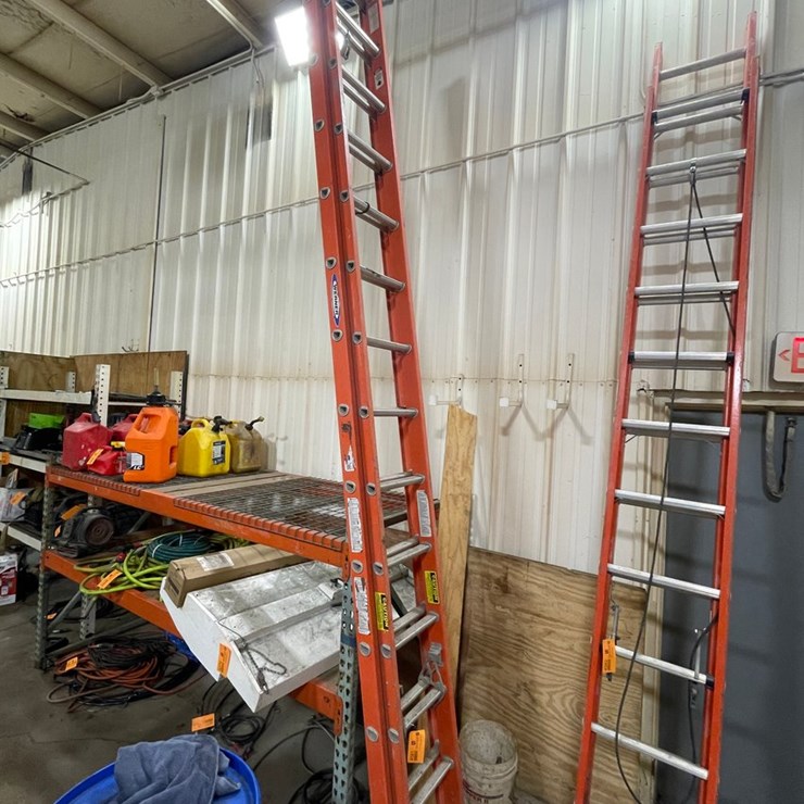 #4581 • Werner Fiberglass Extension Ladder