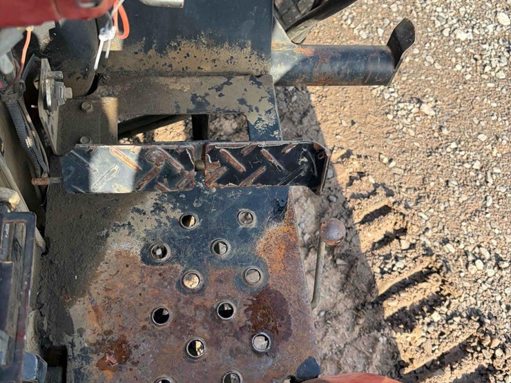 case-245-compact-tractor-image-11