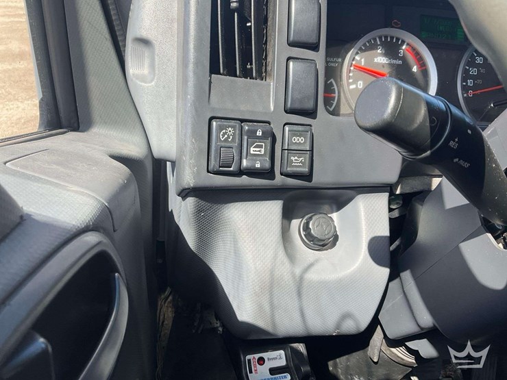 2013-isuzu-nrr-image-16
