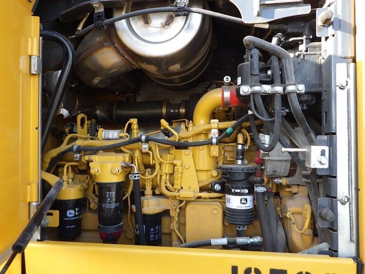 2023-john-deere-544-image-10