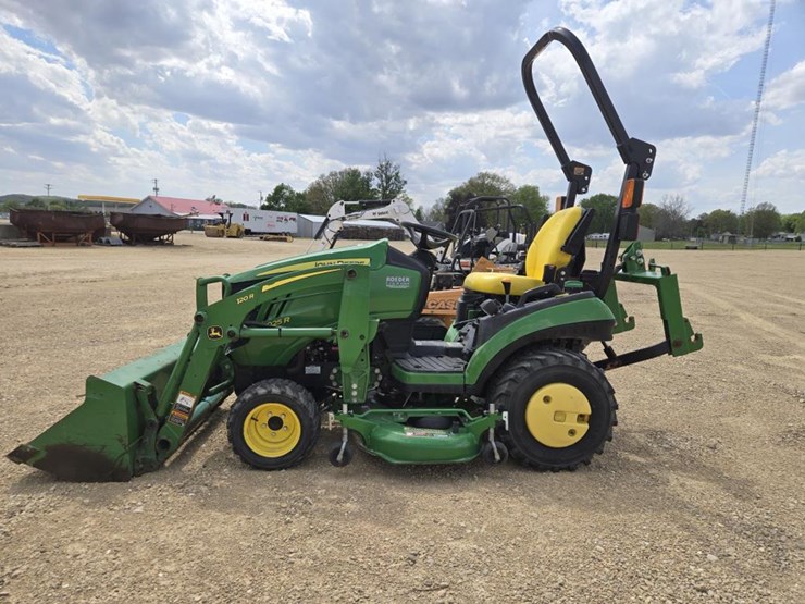 2018-john-deere-1025r-image-5