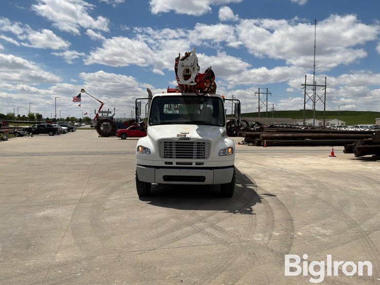 2010-freightliner-m2-106-image-2