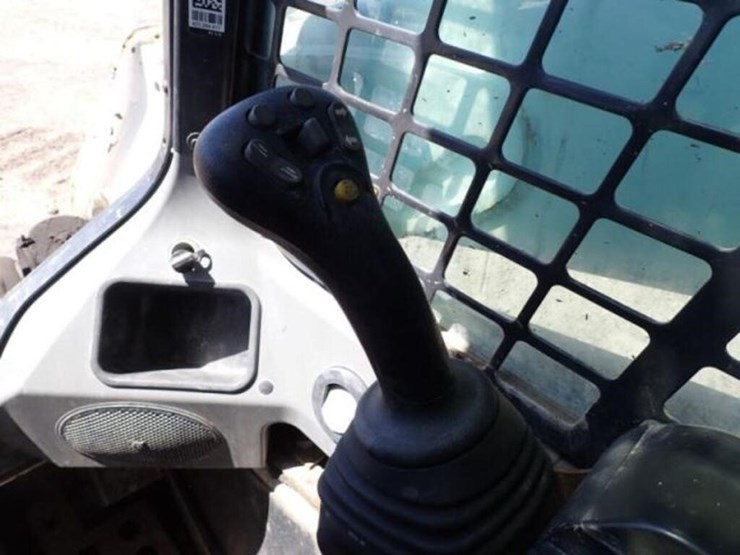 2014-bobcat-s590-image-14